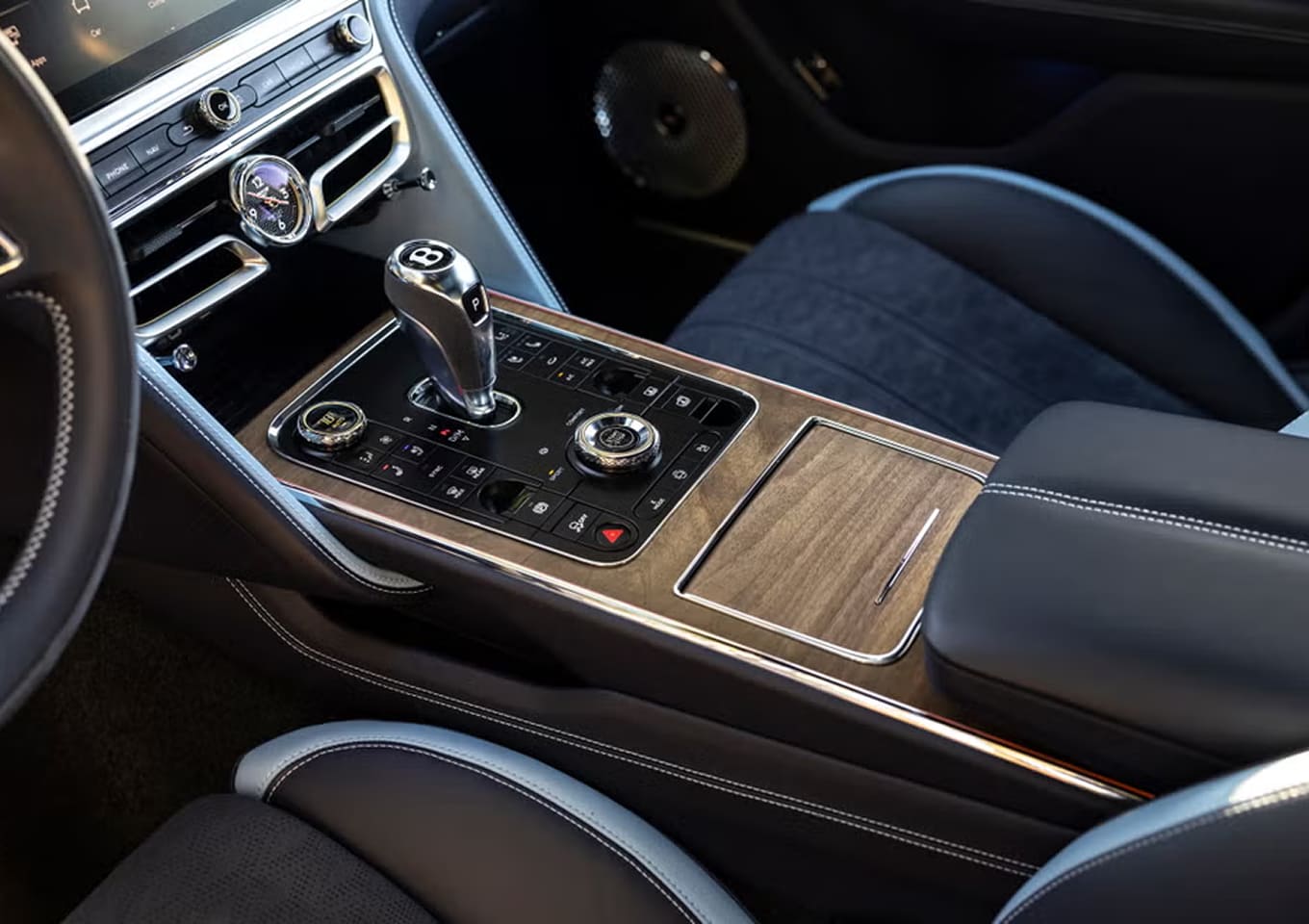 Side profile of Bentley Flying Spur – powerful design meets refined luxury