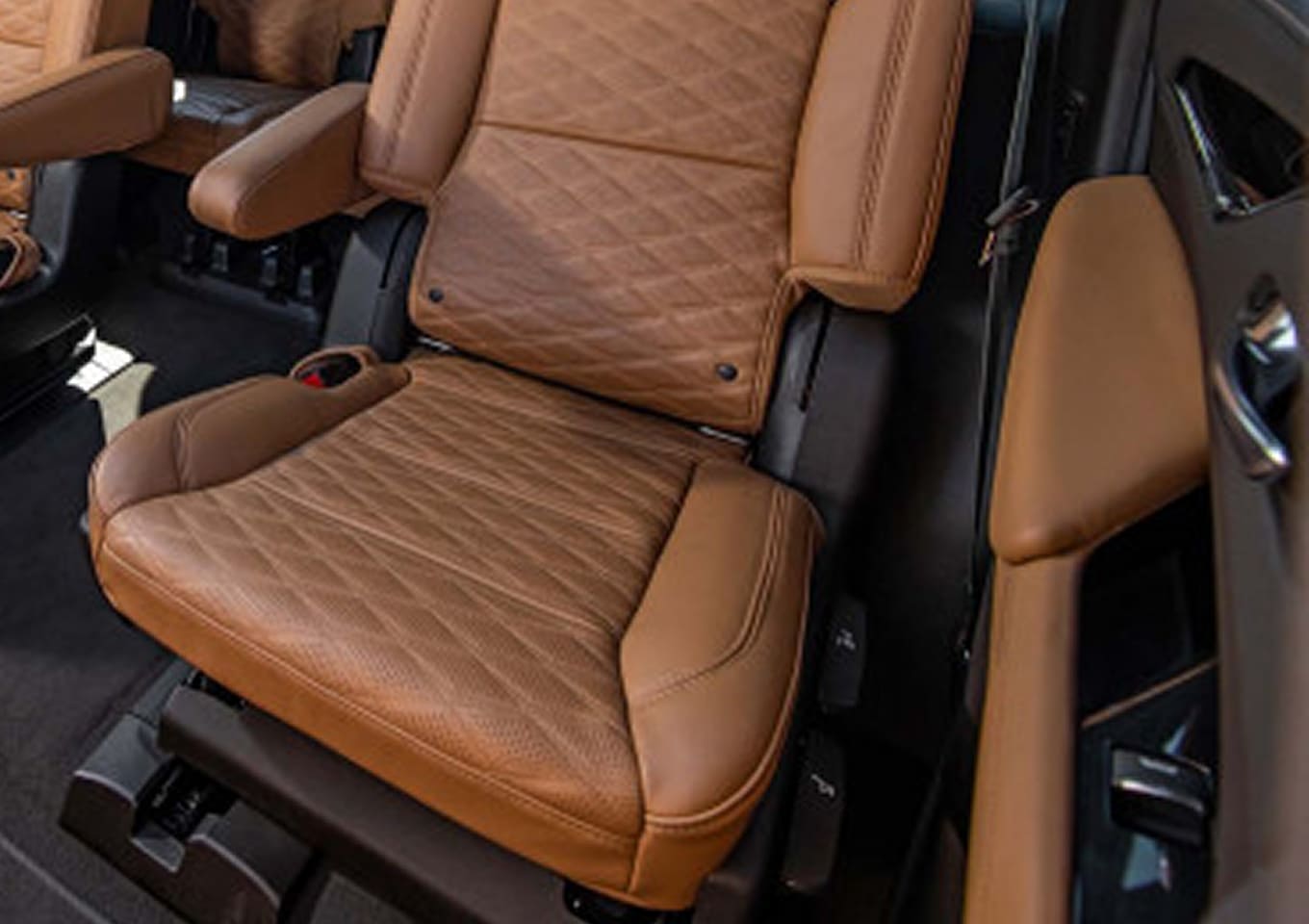 Cadillac Escalade front view – premium SUV offered by Moniic