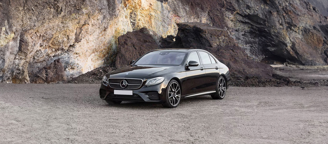 Front close-up of Mercedes E300 – refined look with LED lighting